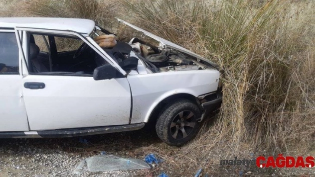 Otomobil toprak zemine çarptı: 3 yaralı