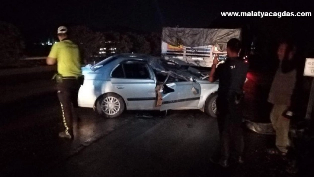 Otomobil ve TIR çarpıştı, 2 yaşındaki çocuk öldü