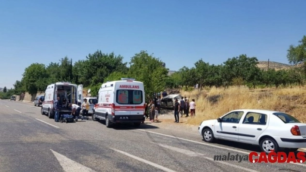 Otomobil anne ve çocuklarına çarptı 6 yaralı