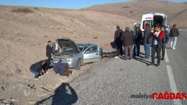 Otomobil yoldan çıktı: 2 yaralı