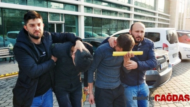 Otomobilde ele geçen esrarla ilgili 2 kişi tutuklandı