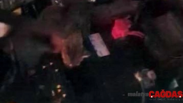 Otomobilde kedi kurtarma operasyonu