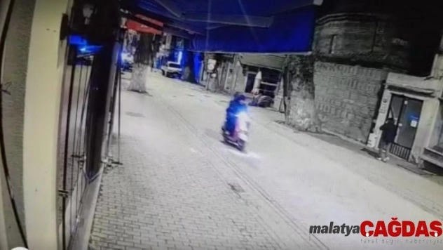 Otomobilin altında 700 metre sürüklenen genç kadının kaza öncesi görüntüleri ortaya çıktı