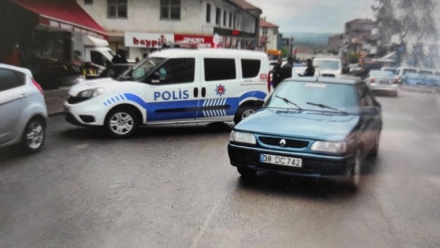 Otomobilin çarptığı kadın yaralandı