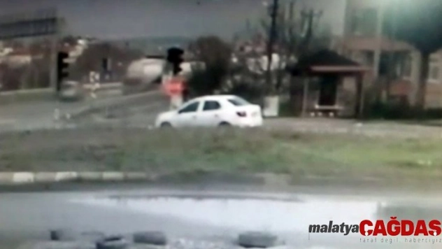 Otomobilin çarptığı minik kız hayatını kaybetti