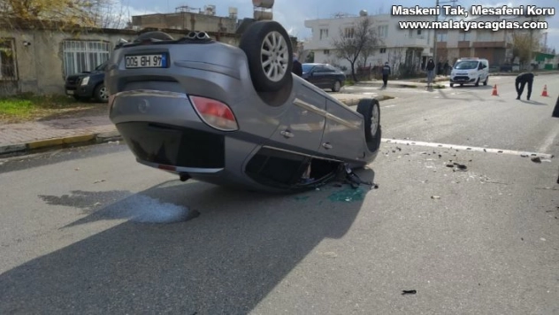 Otomobilin takla atma anı kameralara yansıdı