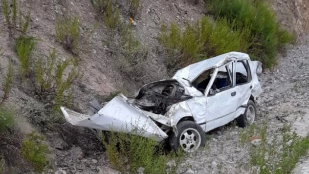 Otomobilin uçuruma yuvarlandığı kazada bir çocuk hayatını kaybetti