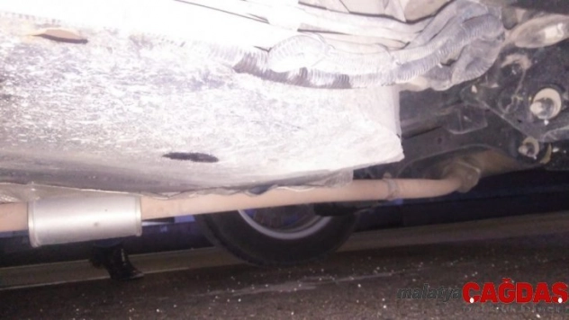 Otomobilin zulasından 1 milyon liralık kaçak telefon çıktı