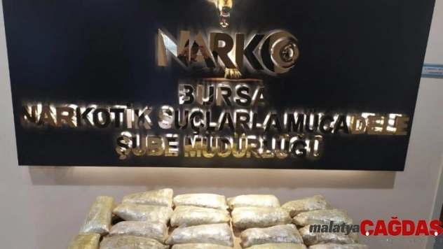 Otomobilinden 16 kilo esrar çıkan zanlı tutuklandı