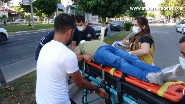 Otomobille çarpışan kamyonet takla attı: 2 yaralı