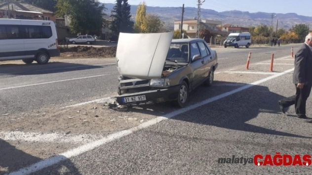 Otomobiller çarpıştı: 1 yaralı