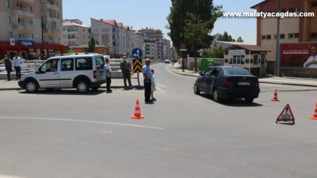 Otomobiller çarpıştı: 4 yaralı