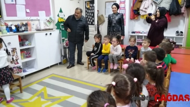 Oyuncu Çelebi minik öğrencilerle buluştu