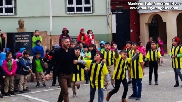 Tufan Ailesinden Hataylı öğrencilere kütüphane desteği