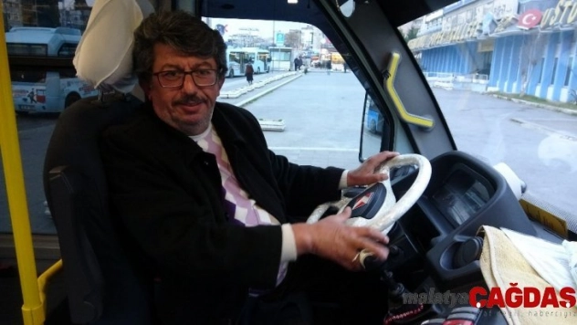 (Özel)  Minibüste 46 yıllık emek ve birikimi olan bilgisayarı unuttu, şoför geri teslim etti
