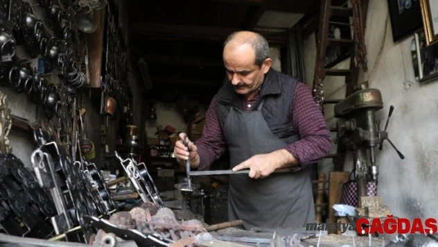 (Özel) 223 yıllık Demirciler Çarşısı'nda yalnızca 4 usta kaldı