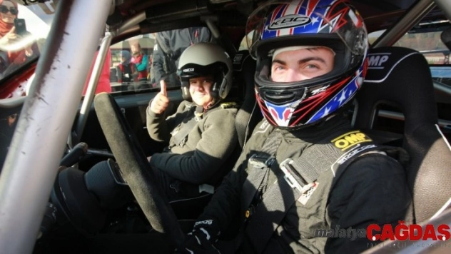 Özel çocuklar yarış pilotu olmanın heyecanını yaşadı