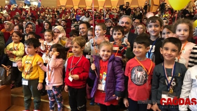 Özel çocuklardan 'Engellerimiz Engel Değil' gösterisi