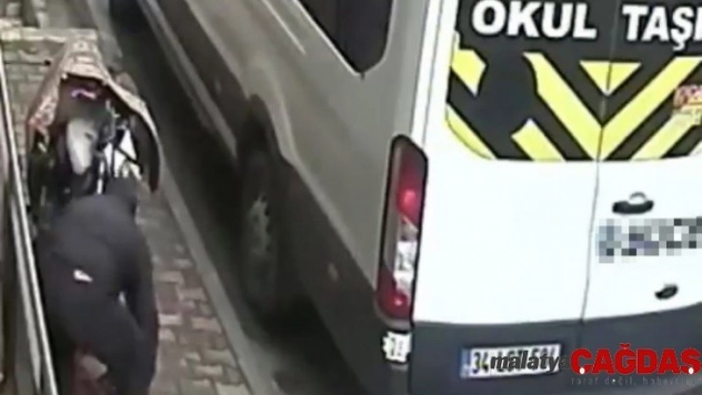 (Özel) Eyüpsultan'da motosiklet hırsızının pes dedirten rahatlığı kamerada