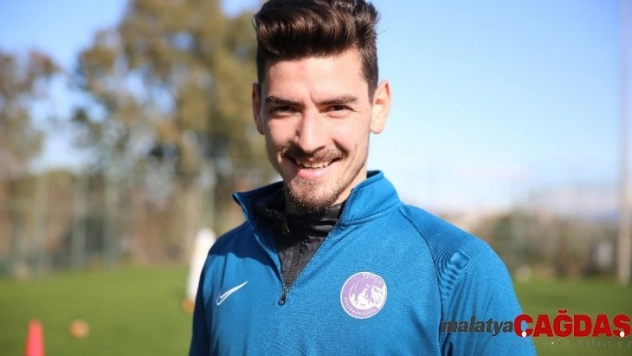 Dikmen: A Milli Takım forması giymek ve ülkemi yurt dışında temsil etmek isterim