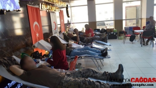 Özel harekat polislerinden kan bağışı kampanyasına destek