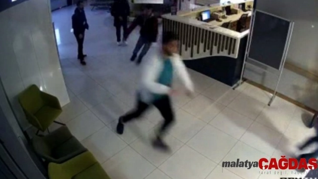 (Özel) Hastane çalışanı bıçaklı saldırıya uğradı