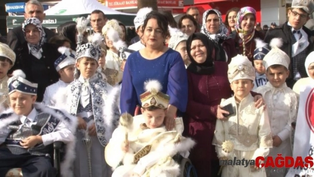 Özel İnsanlar Derneğinden özel bireylerin çocuklarına toplu sünnet şöleni