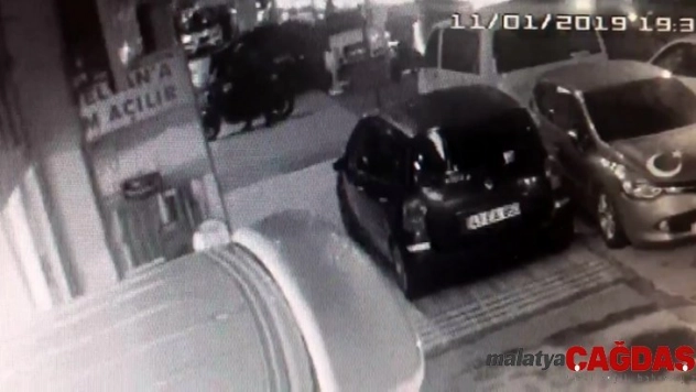 (Özel) İstanbul'da 'pes' dedirten motosiklet hırsızlığı kamerada