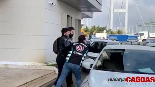 (Özel) İstanbul'da motosiklete sırtüstü yatarak tek teker giden maganda yakalandı