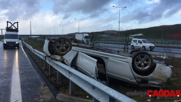 (Özel) Lüks otomobil takla atıp ters döndü: 2 ağır yaralı