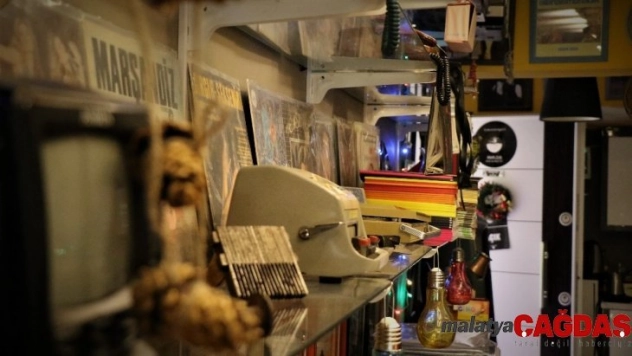 Nostalji yaşamak isteyenlerin adresi Analog Plak kafe oldu