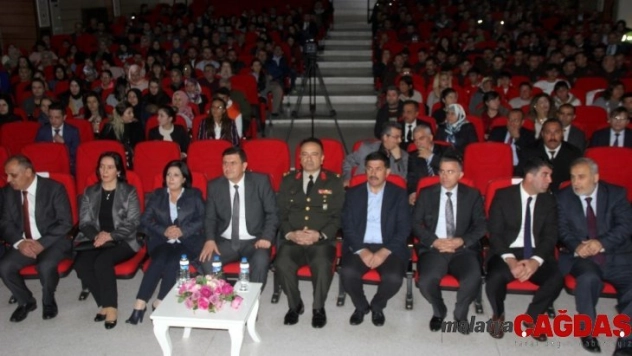 Özel öğrenciler hem güldürdü hem duygulandırdı