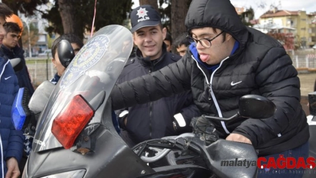 Özel öğrenciler yunus ve motorize ekiplerin yerine geçti