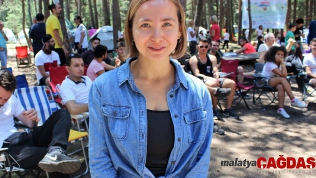 Sessiz dünyasında bale yapıyor