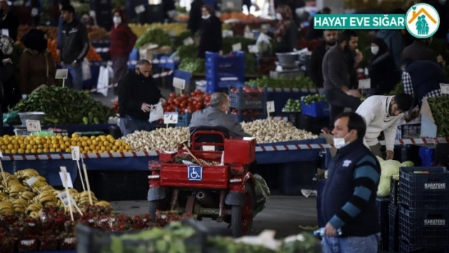 (Özel) Sokağa çıkma yasağı sebebi ile elde kalan ürünler için semt pazarı açıldı