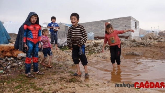 (Özel) Suriye'de iç savaşın kaybedeni çocukların kamplardaki yaşam mücadelesi