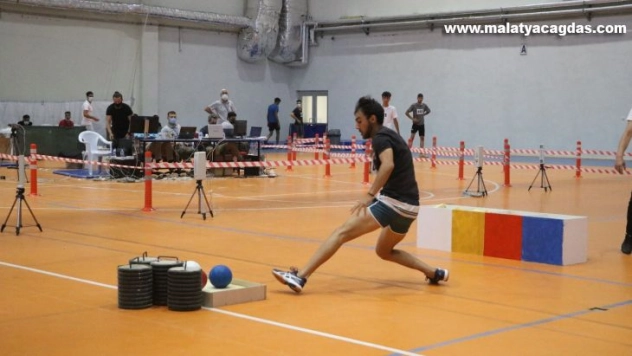 Özel yetenek sınavında zamanla yarıştılar