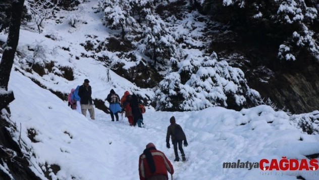 Pakistan'da çığ: 57 ölü