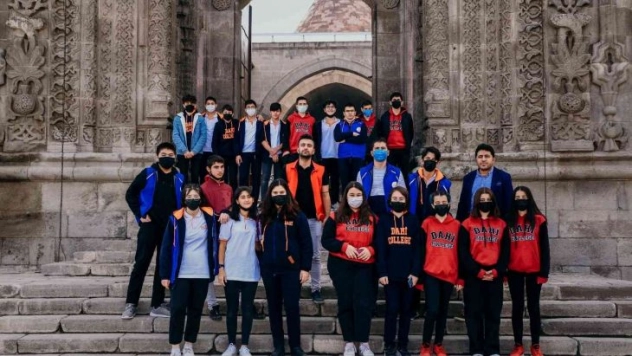 Palandöken Gençlik Merkezi tarafından 'Tarihimizi Görüyoruz' adlı gezi düzenlendi