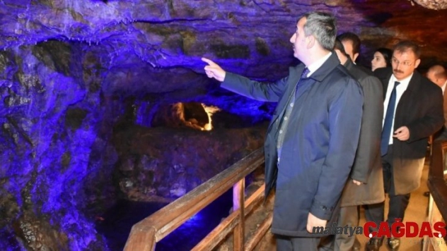 Paleozoik döneme ait Sulu Mağara turistleri ağırlıyor