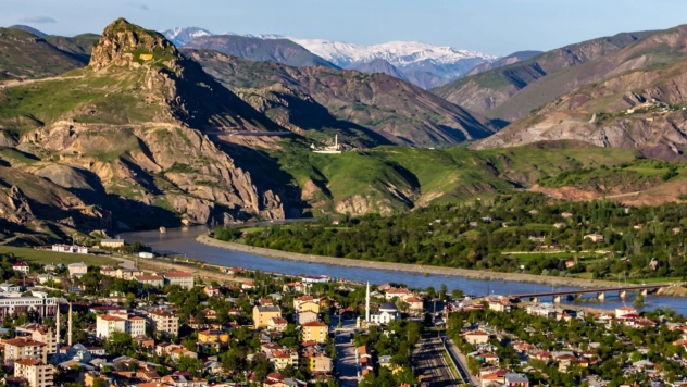 Palu Kalesi'nde Tarih Yeniden Canlanıyor