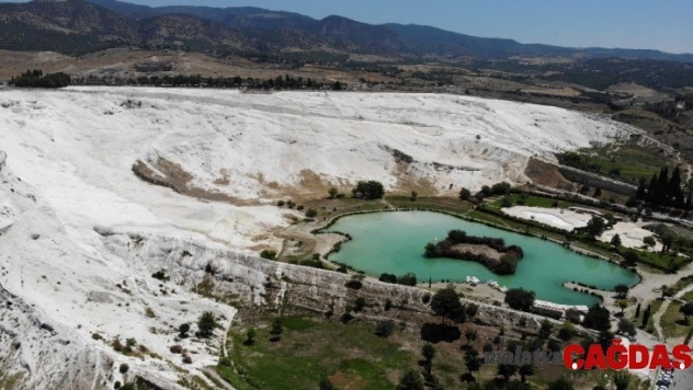 Pamukkale'de 2019'da ziyaretçi sayısı 2 milyon 500 bini geçti