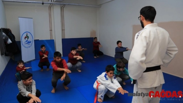 Pamukkale'de ücretsiz spor kurslarına yoğun ilgi