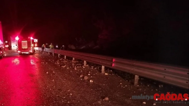 Pancar yüklü kamyon devrildi: 1 yaralı