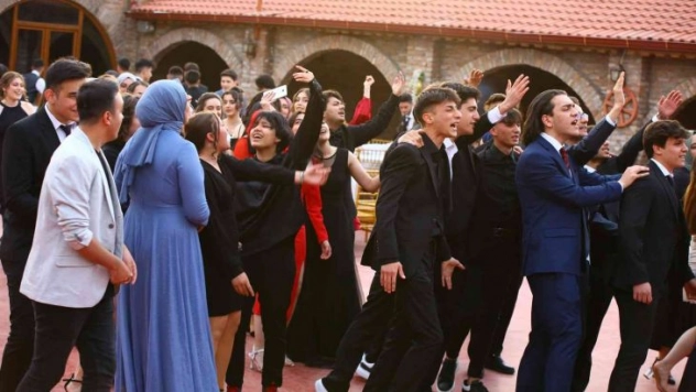 Pandemi bitti mezuniyet coşkusu başladı