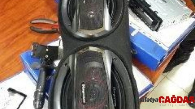 Park halindeki araçtan hırsızlık yapan şahsa suçüstü