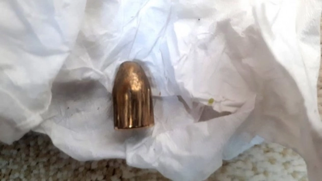 Park halindeki otomobile kurşun isabet etti