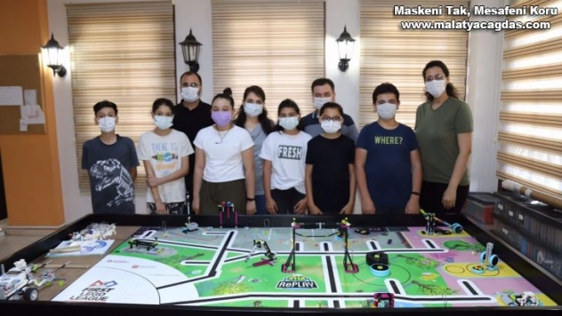 Payas Stem Robotik Takımı finale katılmaya yazdırdı