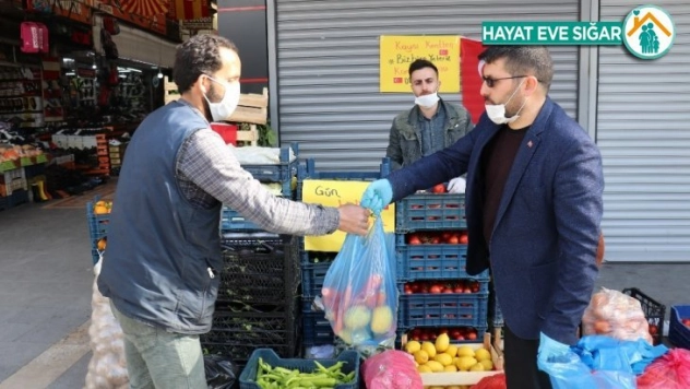 Pazarcı esnafından örnek davranış