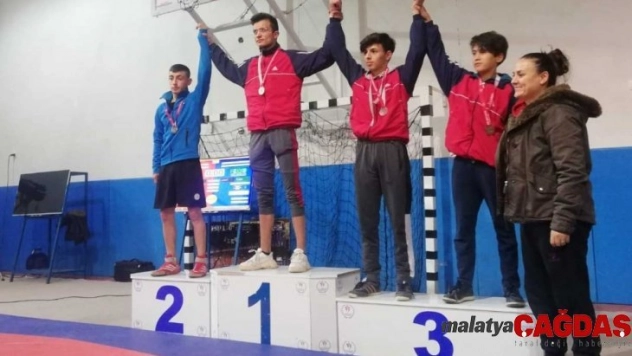 Pazarlar'a 6 madalya ile döndüler